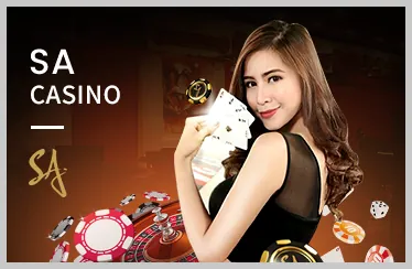 Những người chơi poker đa dạng đang tập trung vào ván bài